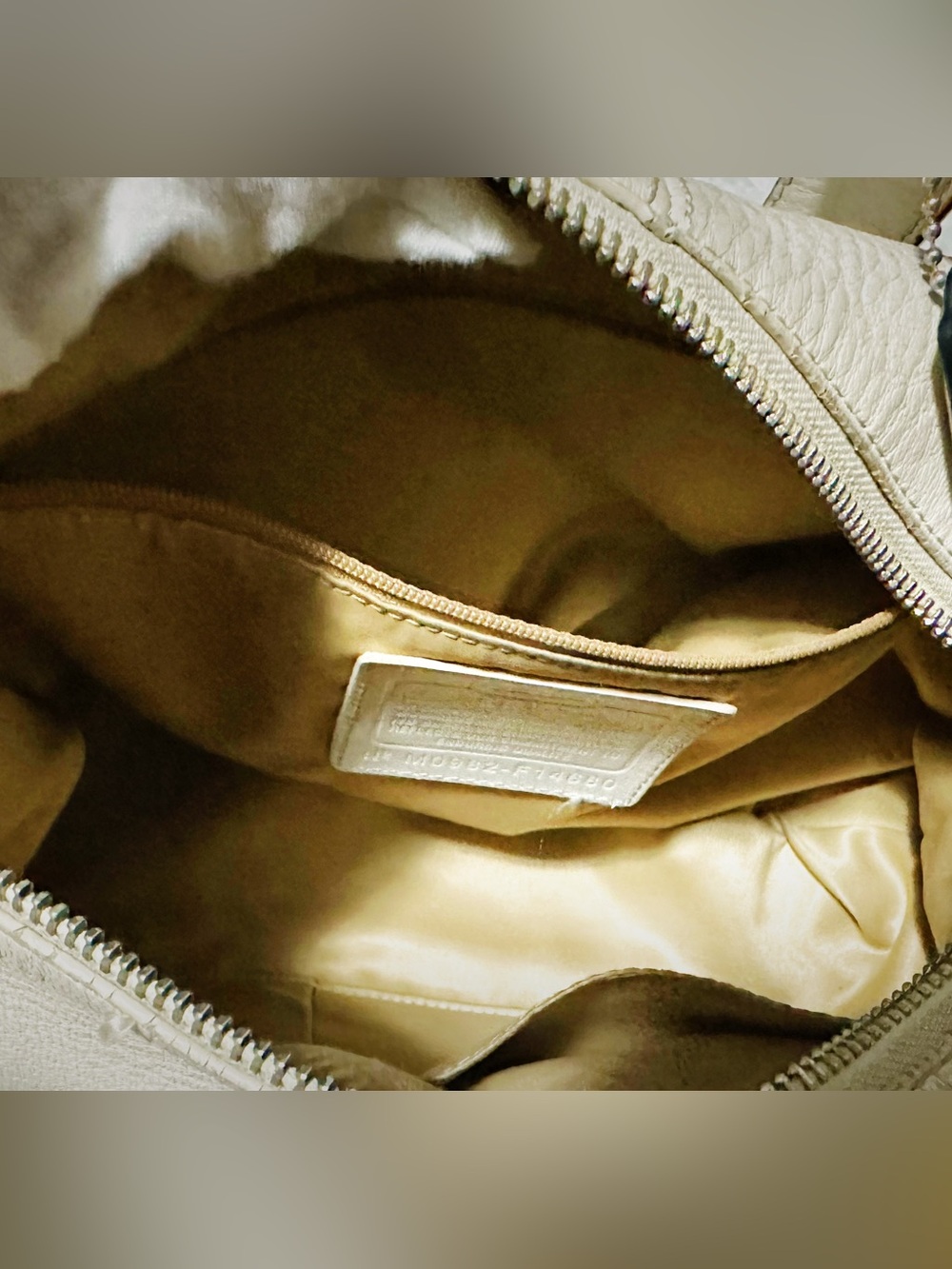 Vintage Coach soho Shoulder Bag Pebbled Leather in Chalk - Picture 14 of 17